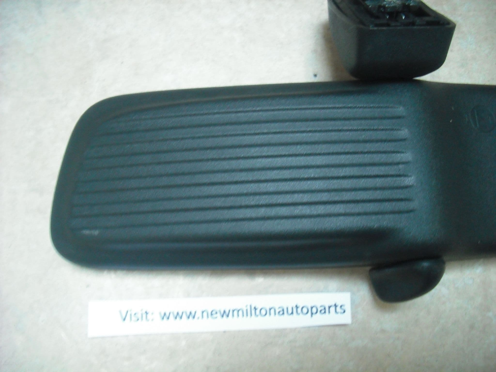 E1 010456 GM A GENUINE VAUXHALL CORSA D INTERIOR REAR VIEW MIRROR