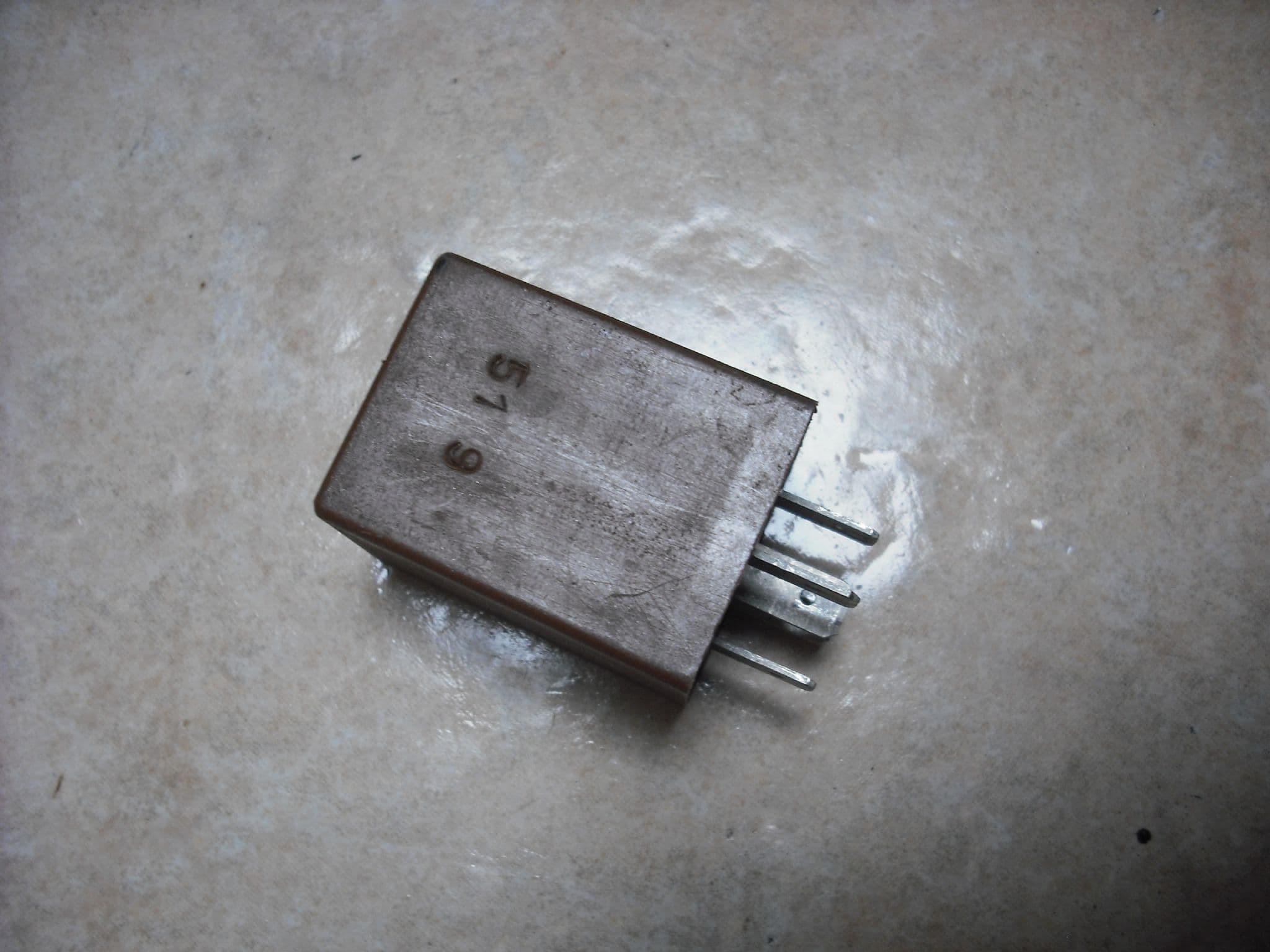 FIAT MULTIPLA 20002005 VALEO 59950357 REAR WINDOW WIPER MOTOR RELAY