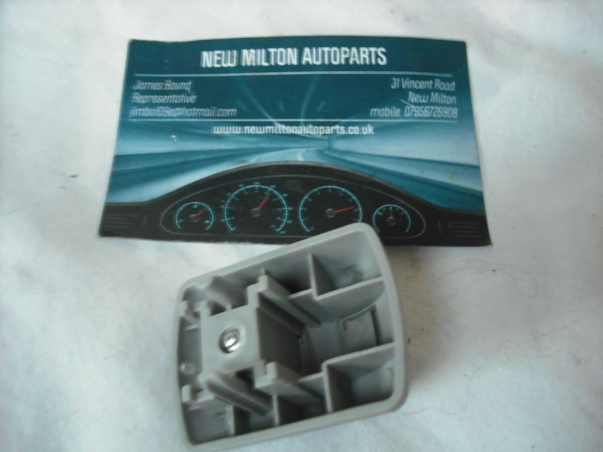 FORD FIESTA MK6 2002-2005 SUNVISOR PIVOT CLIP