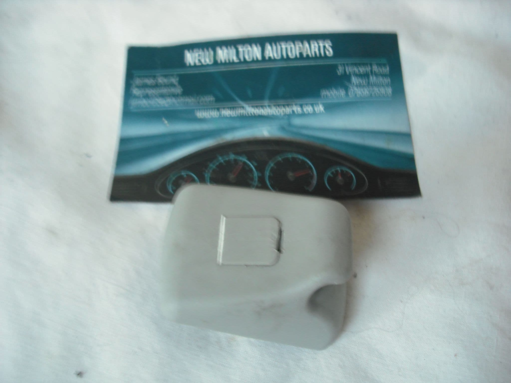 FORD FIESTA MK6 2002-2005 SUNVISOR PIVOT CLIP
