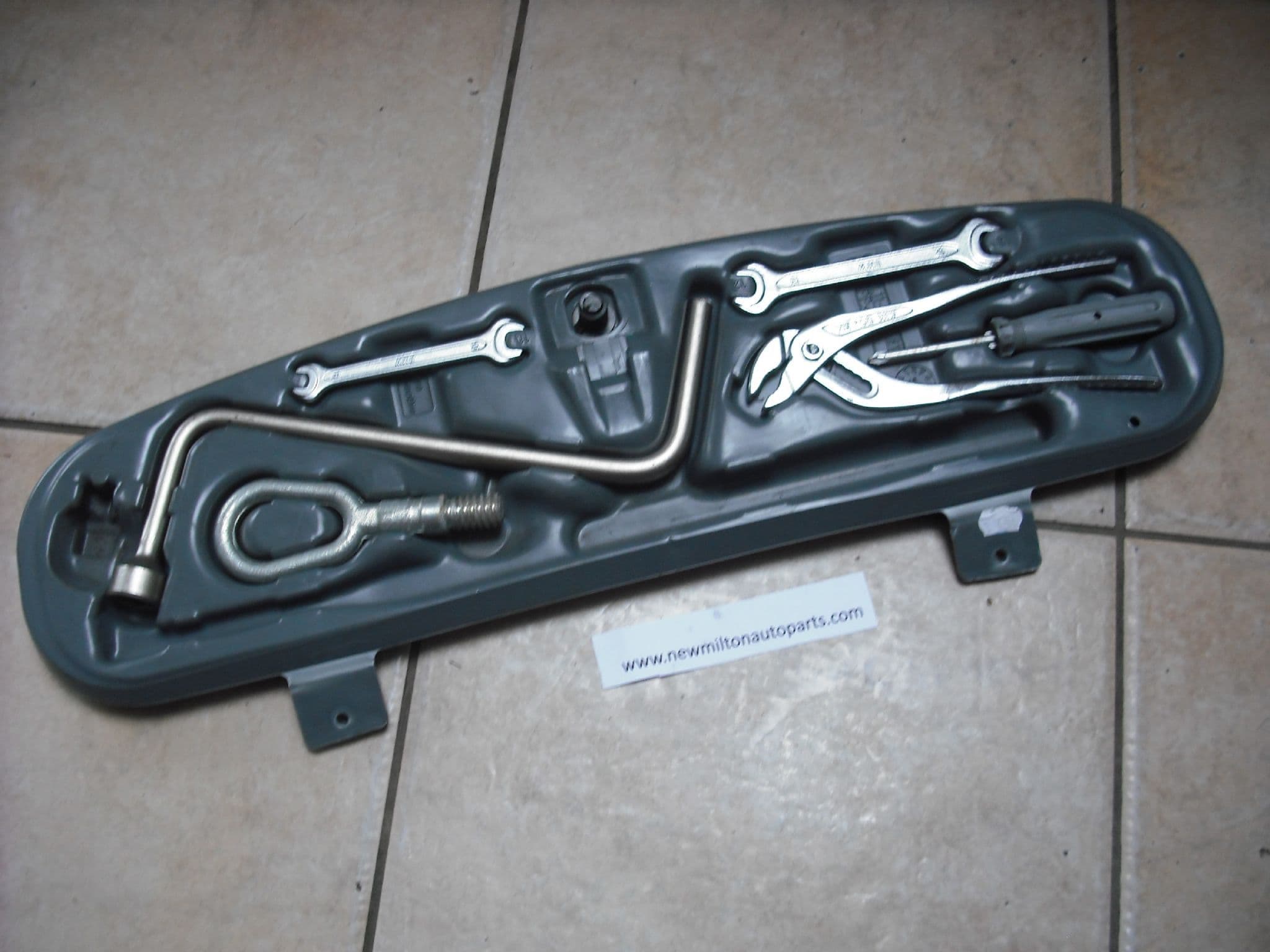 GENUINE BMW E46 SALOON TOOLS FROM THE TOOL KIT