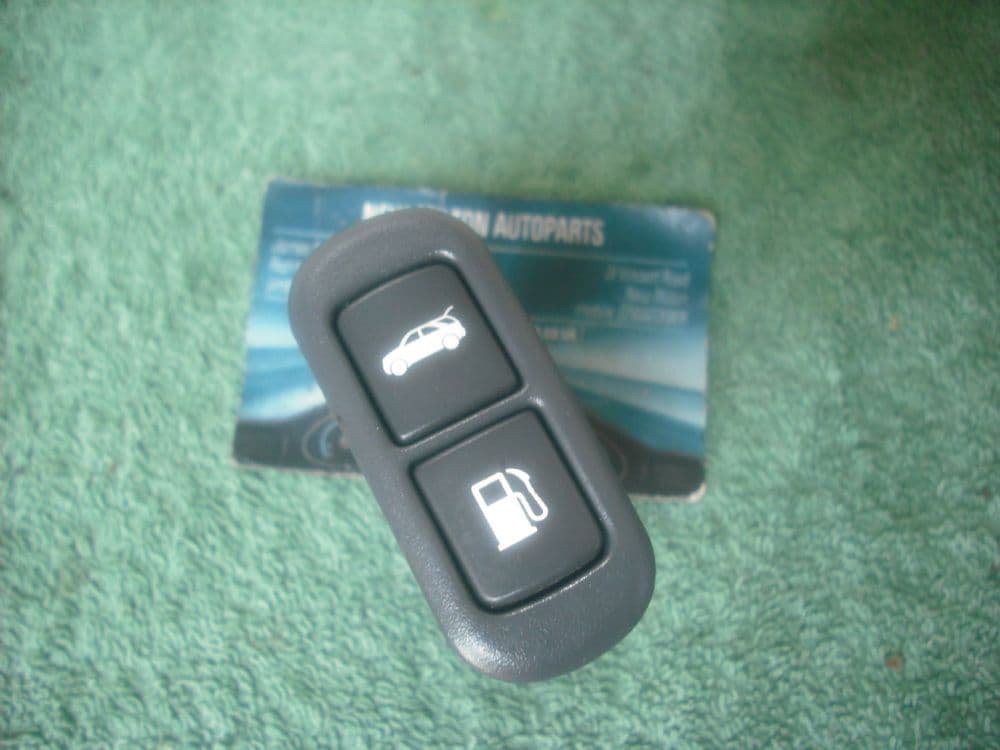 GENUINE KIA SORENTO FUEL FLAP DOOR AND TAILGATE TRUNK BOOT
