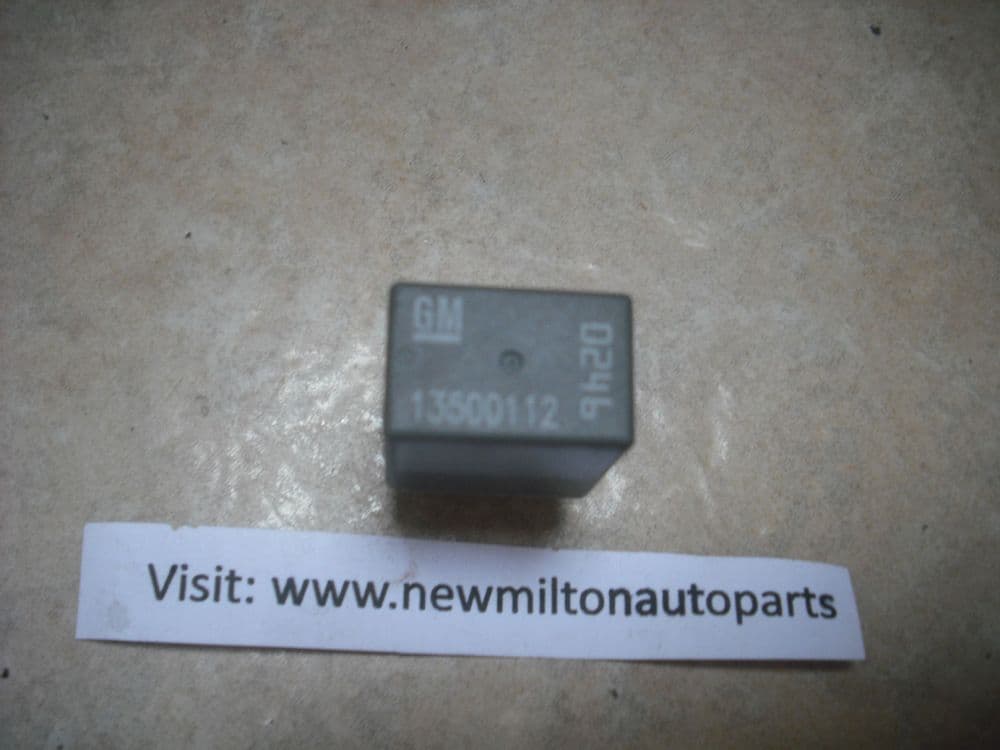 GM 13500112 A GENUINE VAUXHALL INSIGNIA RELAY