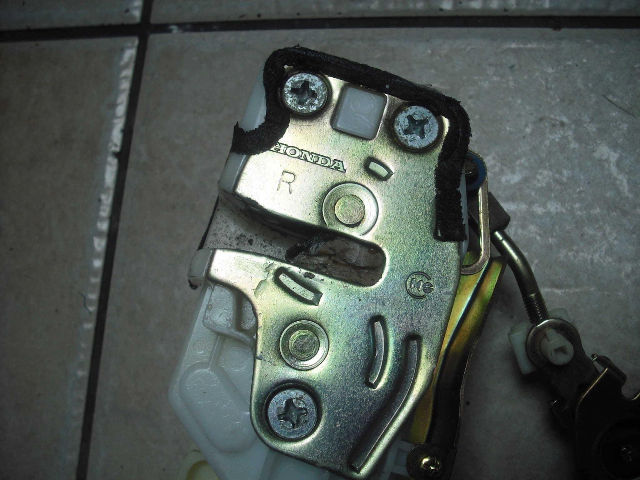 HONDA CRV MK2 REAR DOOR BOOT TRUNK CATCH WITH CENTRAL LOCKING ACTUATOR