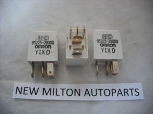 KIA CARENS 3 X ORIGINAL RELAYS NUMBERED 95225-29000 OMRON