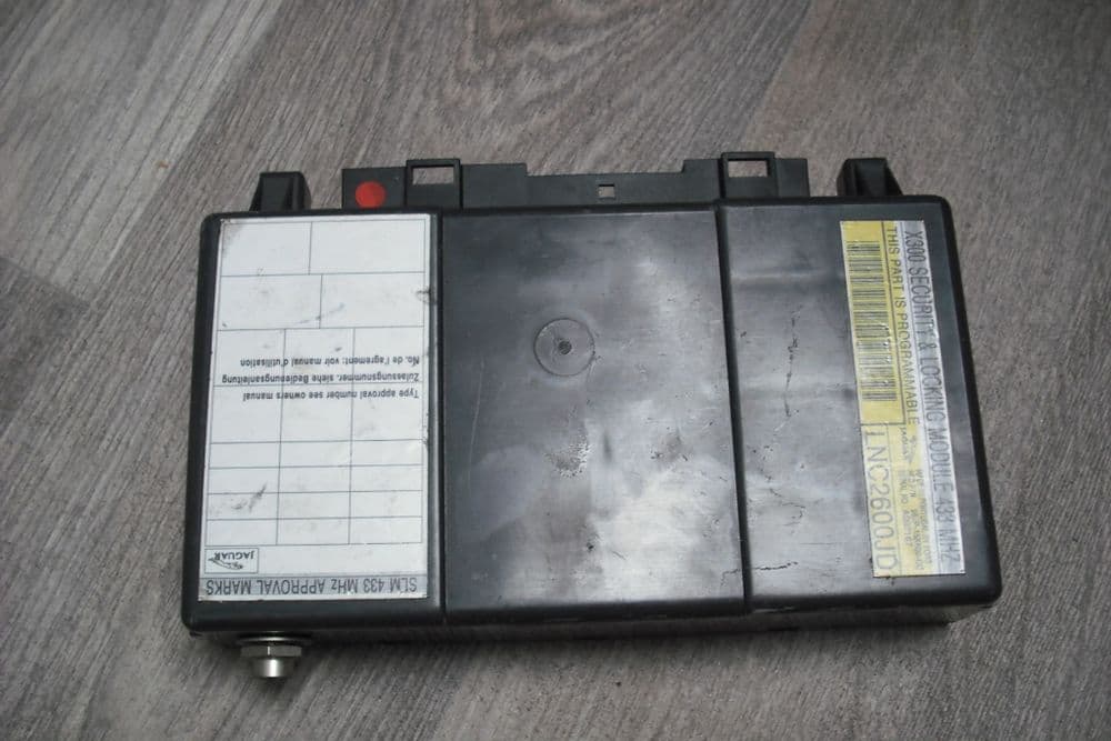 LNC2600JD JAGUAR X308 XJ8 CENTRAL LOCKING CONTROL MODULE ECU