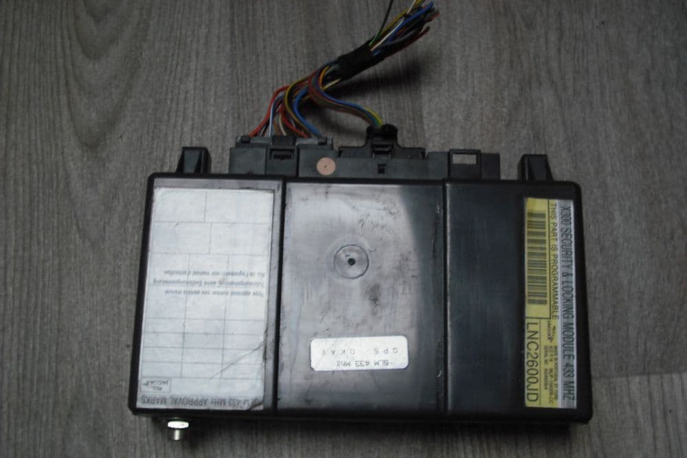 LNC2600JD JAGUAR XJ8 XKR X308 SECURITY CENTRAL LOCKING MODULE