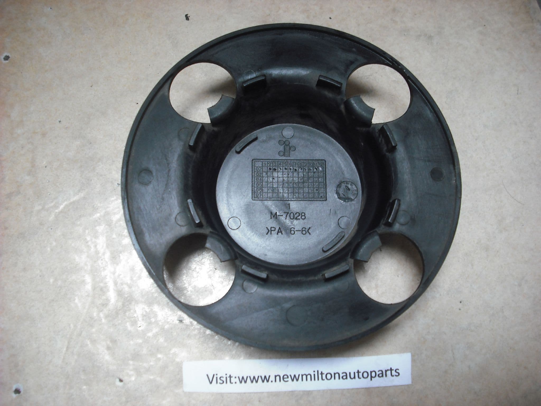 M7028 A GENUINE CITROEN BERLINGO STEEL WHEEL HUB CENTER CAP M7028