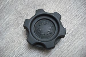 MGF  ENGINE OIL FILLER CAP