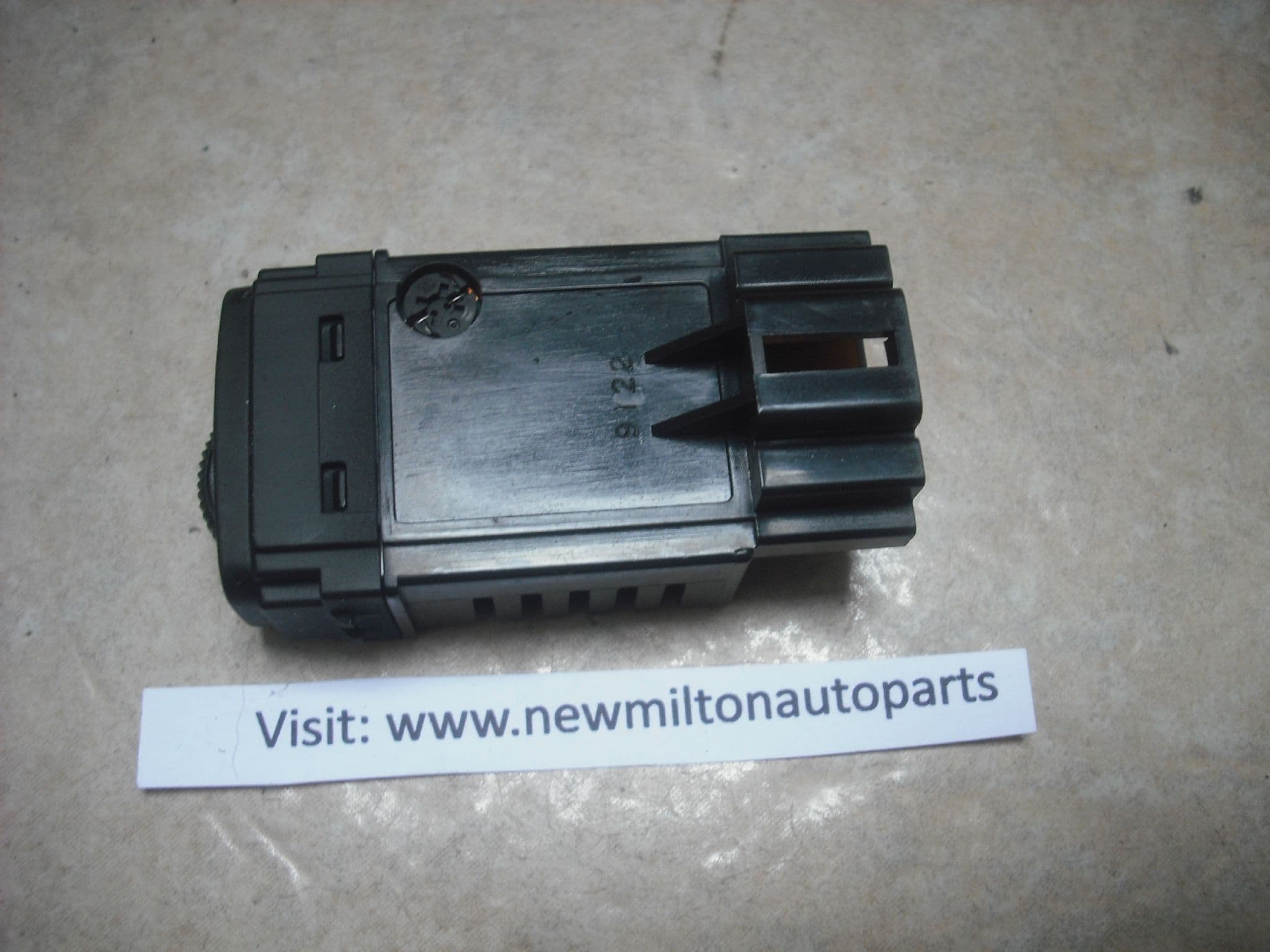 Daniel Carpenter Reproductions Interior Light Dimmer Switch For 1987-1993 Ford Mustang