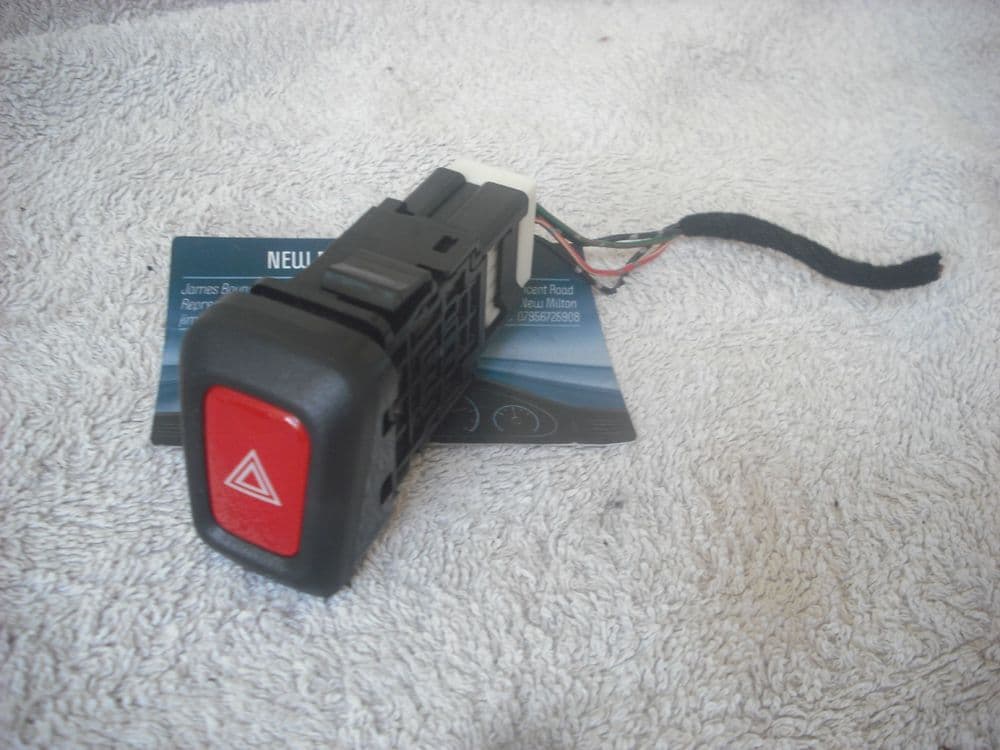 NILES 06016 A GENUINE NISSAN ALMERA 20002003 HAZARD WARNING LIGHT SWITCH
