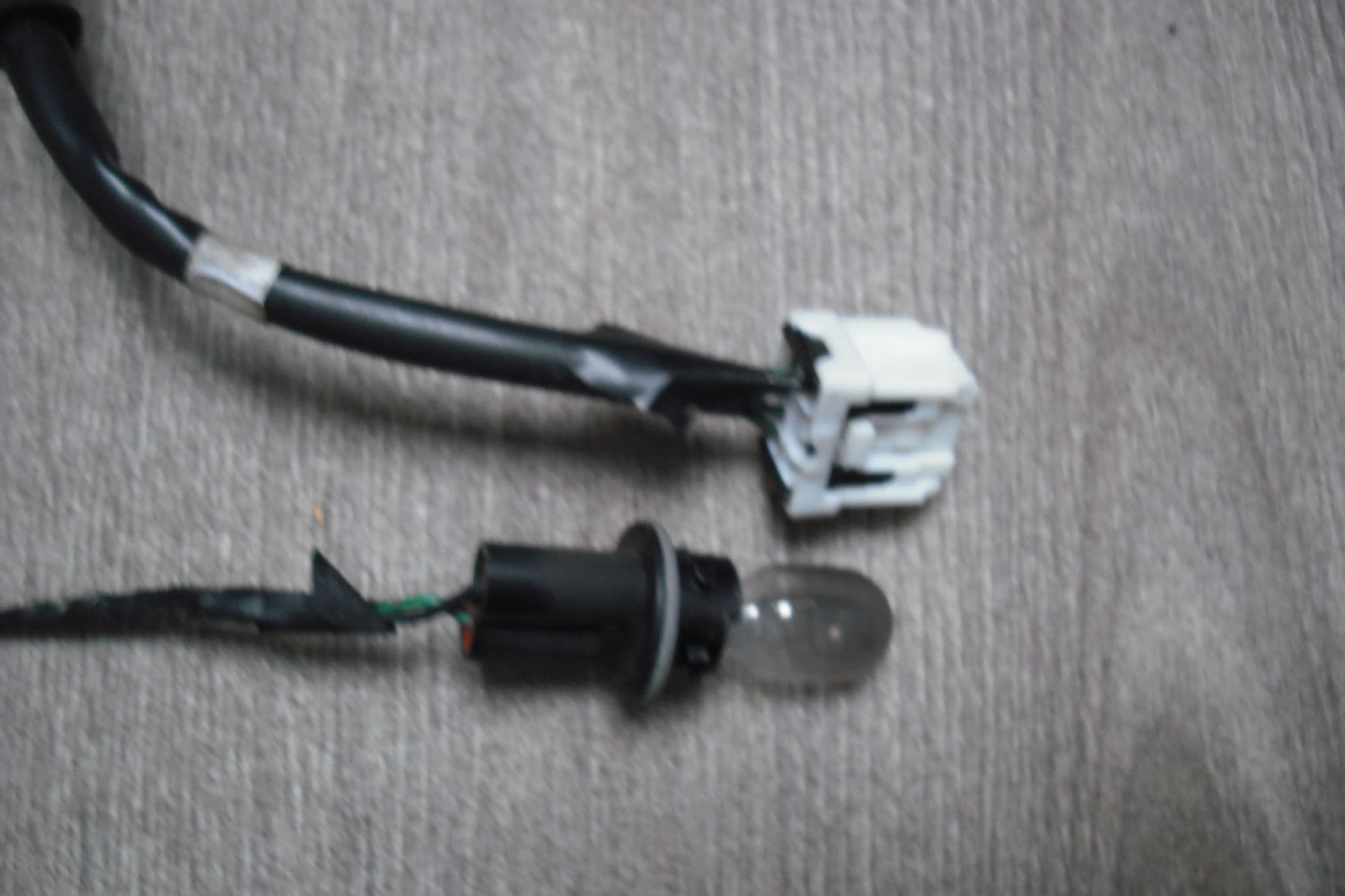 NISSAN NOTE MK1 REAR LIGHT BULB HOLDERS