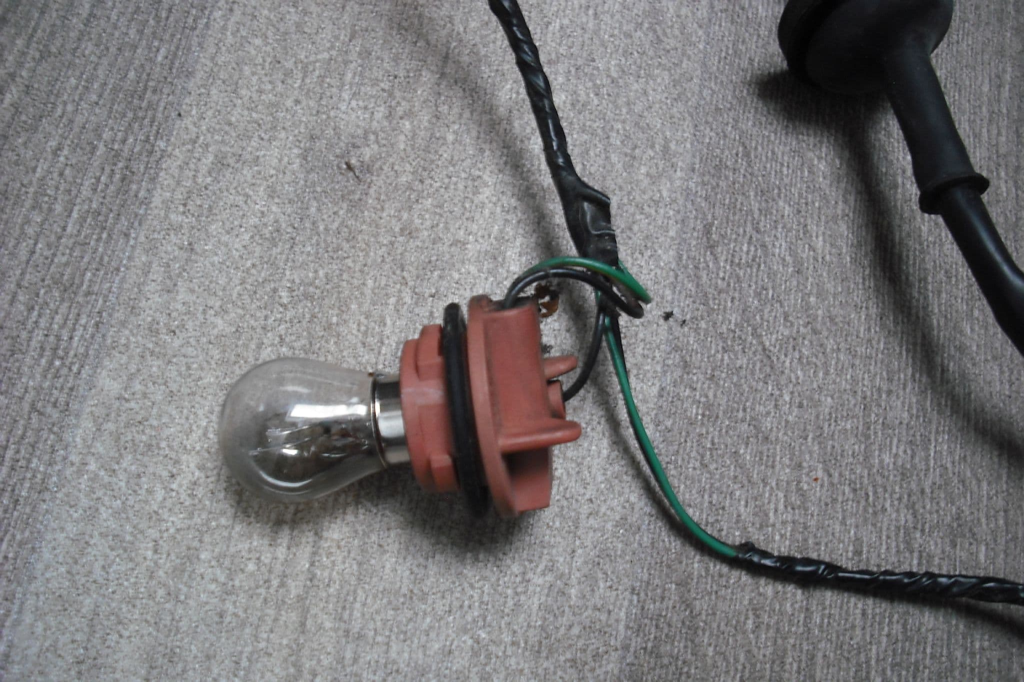 NISSAN NOTE MK1 REAR LIGHT BULB HOLDERS