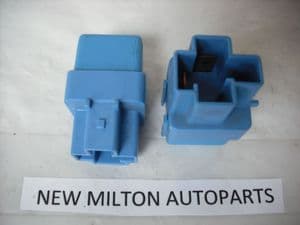 NISSAN TERRANO 2 FORD MAVERICK 2 X ORIGINAL NISSAN RELAYS 1M 25230 9F900 4RA940010-65