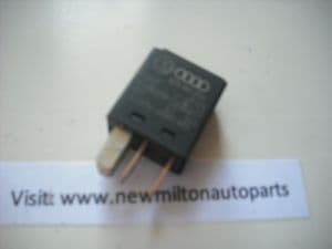 RELAY 395  8Z0 951 253  SKODA ROOMSTER OCTAVIA FABIA  VW AND AUDI RELAY