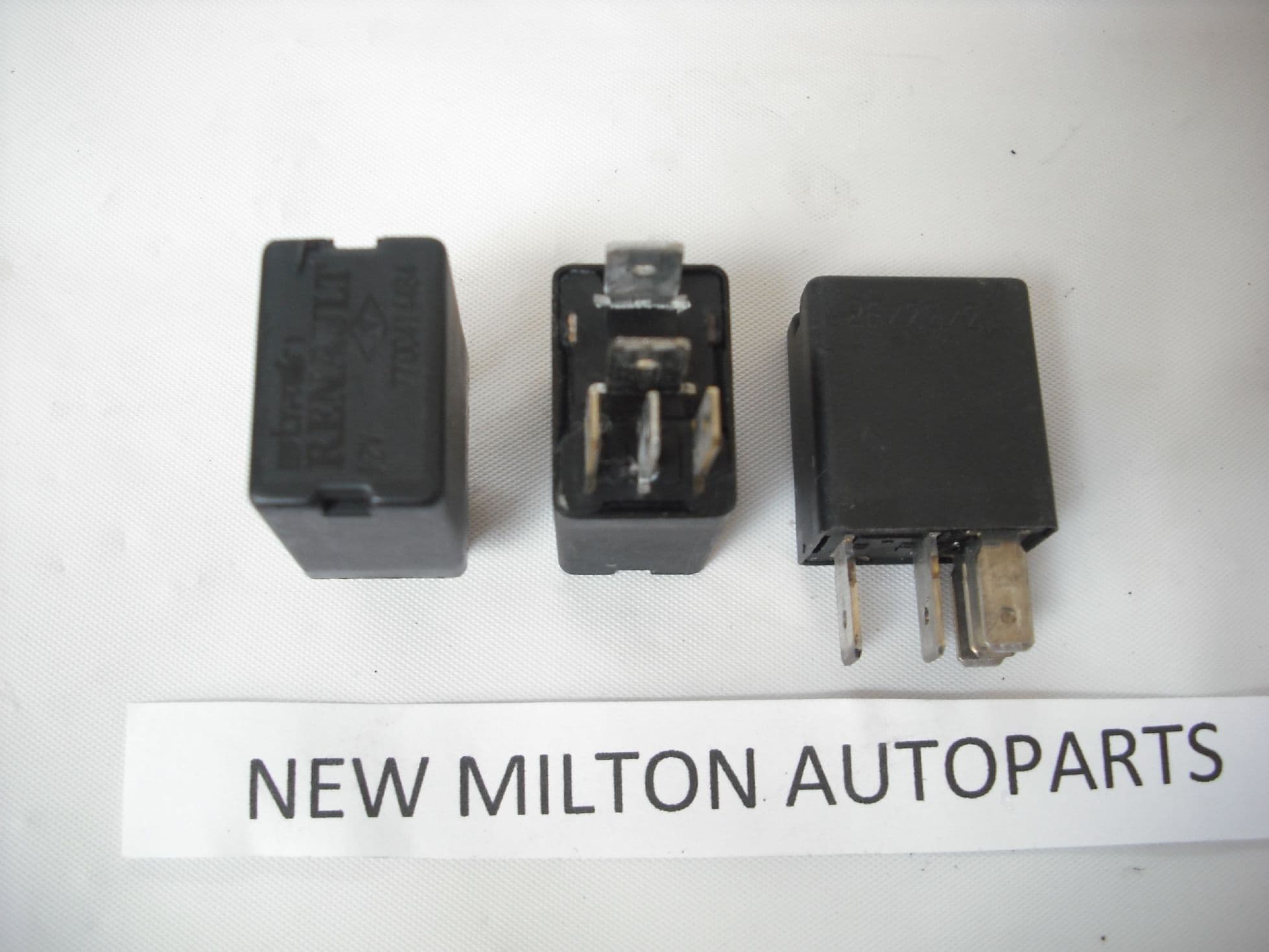 RENAULT CLIO MK2 3 GENUINE RENAULT RELAYS 7700414484