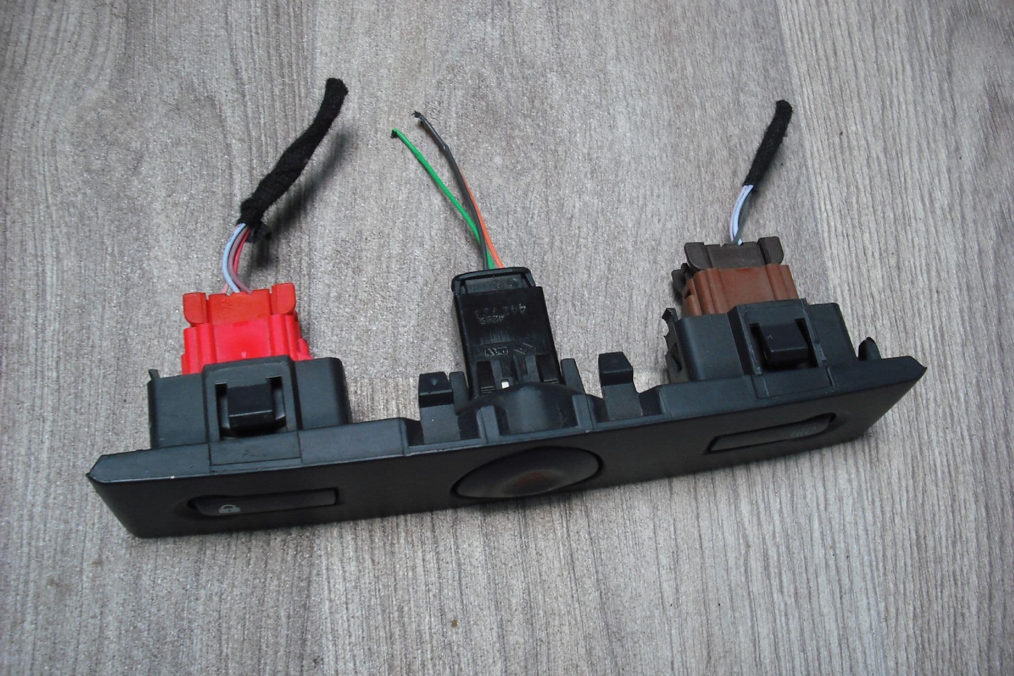RENAULT CLIO MK2 HAZARD WARNING LIGHT AND RERA WINDOW DEMISTER SWITCHES