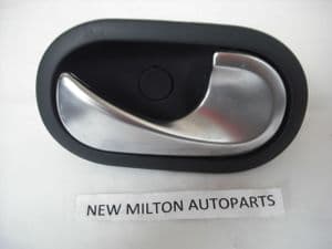 RENAULT SCENIC 2 INTERIOR FRONT OR REAR DOOR HANDLE LEVER O/S RIGHT DRIVERS SIDE 2004-2008