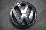 SOLD    1T0 853 601 A   VW VOLKSWAGEN GOLF MK5 FRONT GRILLE BADGE