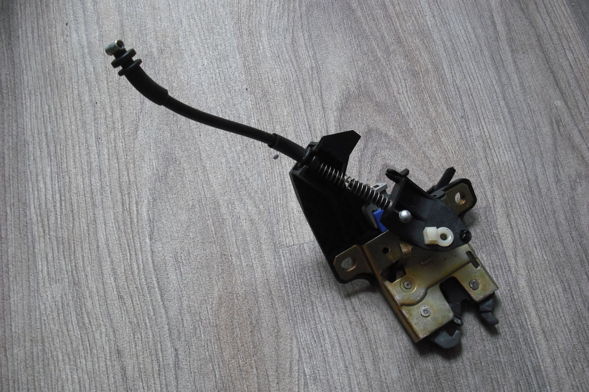 SOLD 8E5 827 505 B AUDI A4 B6 CONVERTIBLE BOOT TRUNK CATCH WITH MICRO ...