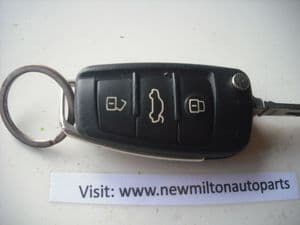 SOLD   A GENUINE AUDI A3 8P REMOTE CONTROL KEY FOB