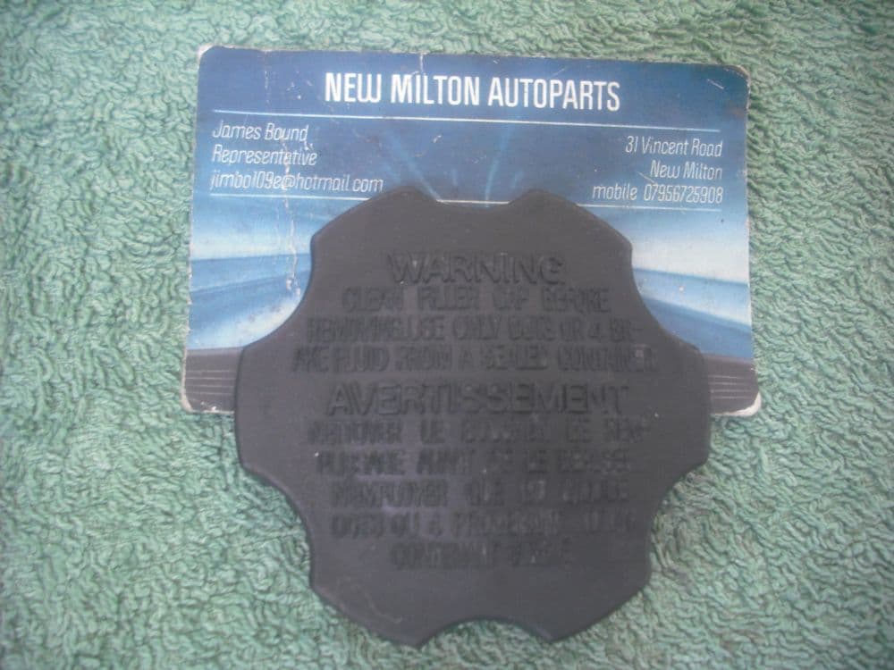 SOLD A GENUINE HYUNDAI ELANTRA BRAKE FLUID MASTER CYLINDER FLUID FILLER CAP