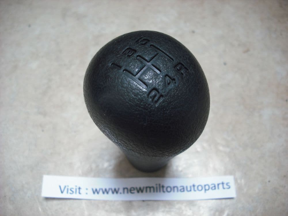 sold A GENUINE NISSAN MICRA K11 19932001 BLACK STANDARD 5 SPEED GEAR KNOB