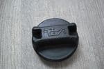 SOLD    A GENUINE NISSAN NAVARA ENGINE OIL FILLER CAP