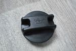 SOLD   A GENUINE NISSAN QASHQAI J10  ENGINE OIL CAP FOR PETROL ENGINES