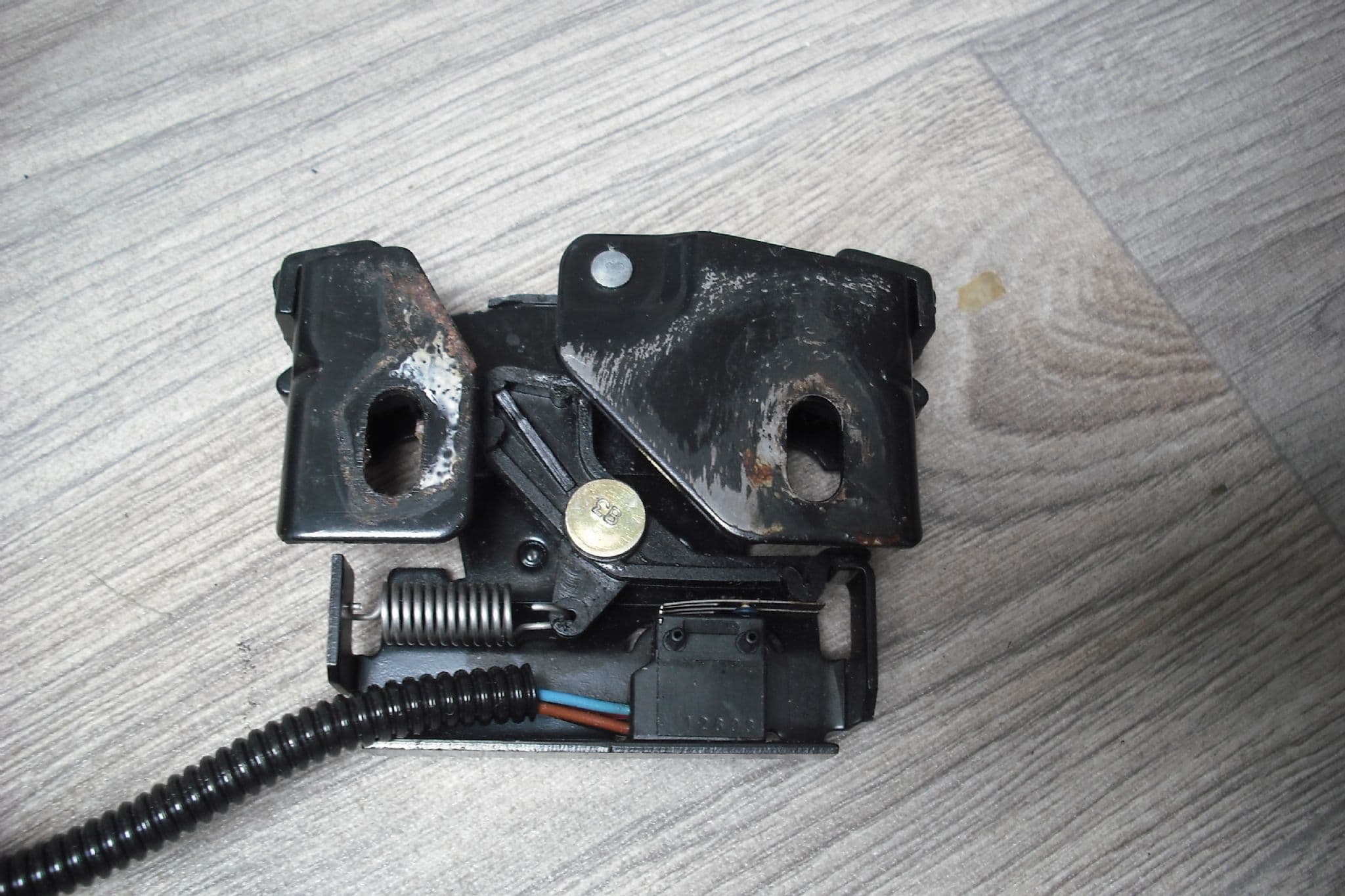 プッチー SOLD A GENUINE PEUGEOT 206 CONVERTIBLE BOOT CATCH LOCK AND MICRO