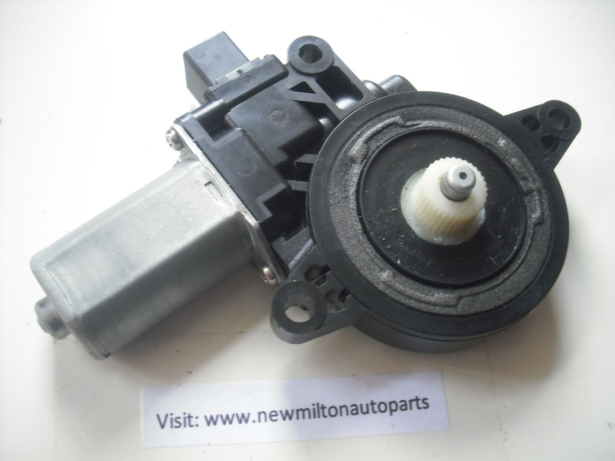 sold D651 58 58X CM012030 MAZDA 6 FRONT OR REAR DOOR WINDOW LIFT MOTOR