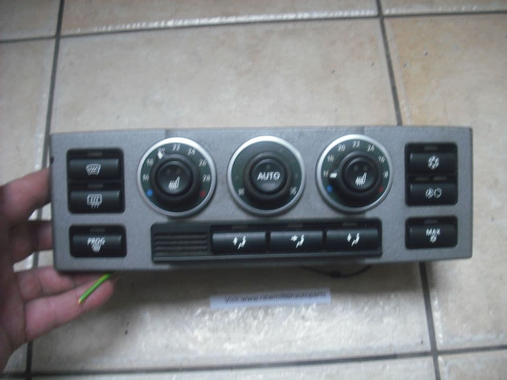 sold L30 JFC000373PUY RANGE ROVER L322 HEATER AND CLIMATE CONTROL PANEL