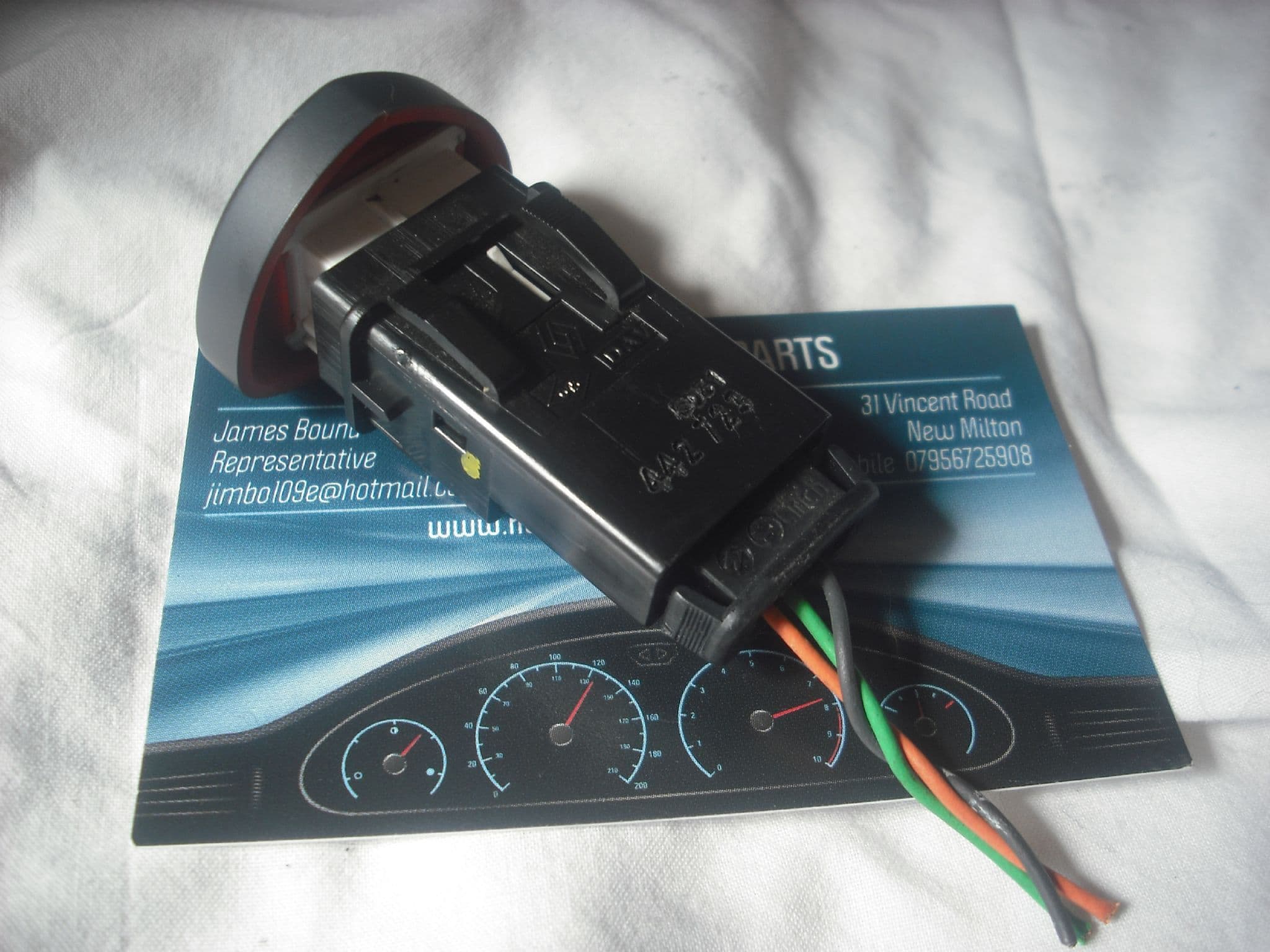 sold RENAULT CLIO MK2 HAZARD WARNING LIGHT SWITCH 20012005