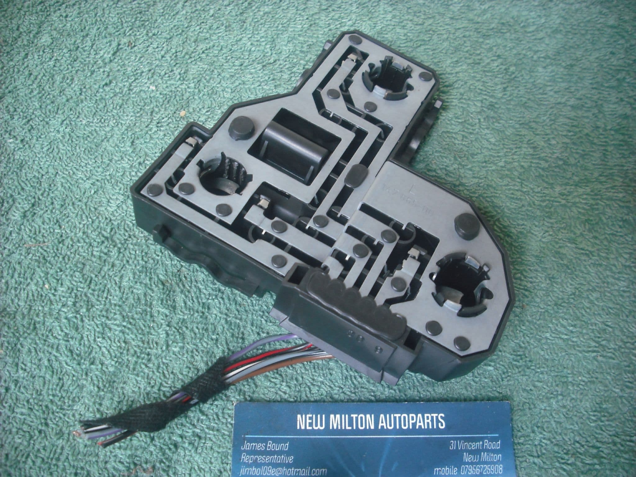 Genuine Mercedes-Benz W208 W210 Front Bulb Socket / Lamp Holder Carrier - 210-826-05-82