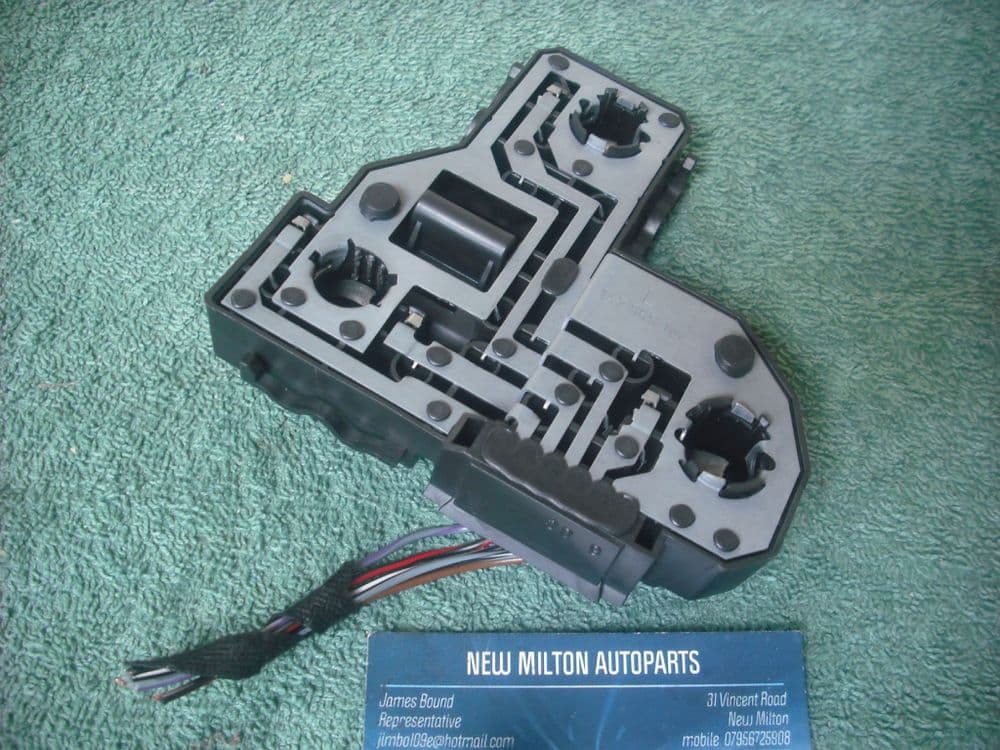 Genuine Mercedes-Benz W208 W210 Front Bulb Socket / Lamp Holder Carrier - 210-826-05-82