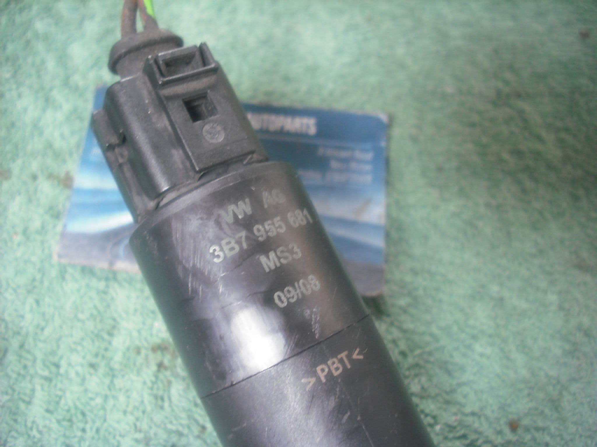 SOLD SOLD 3B7 955 681 VW AG A GENUINE SKODA OCTAVIA MK2 HEADLAMP / HEADLIGHT WASHER WATER PUMP