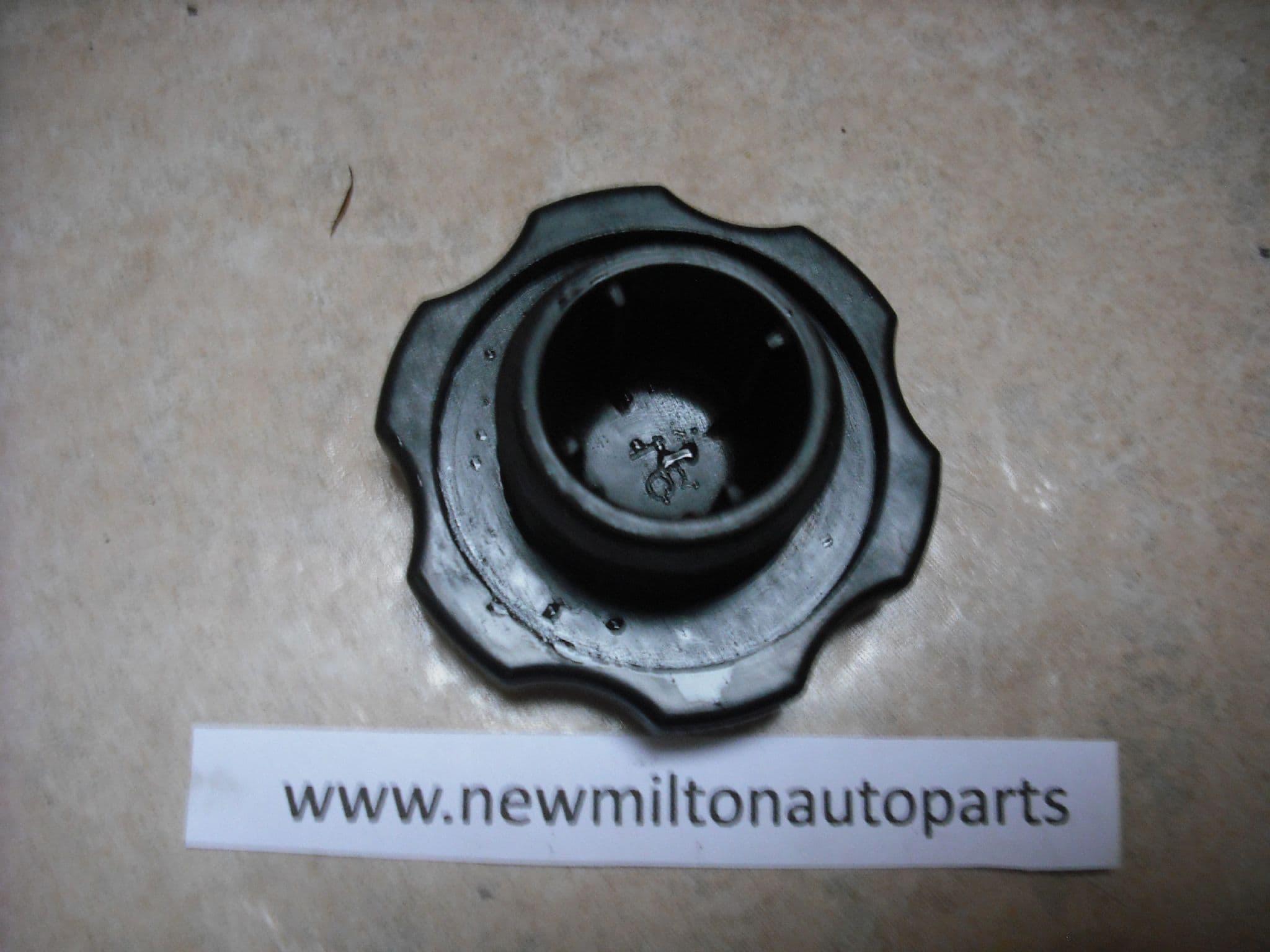 SOLD SOLD A GENUINE MAZDA RX8 RX8 ENGINE OIL FILLER CAP