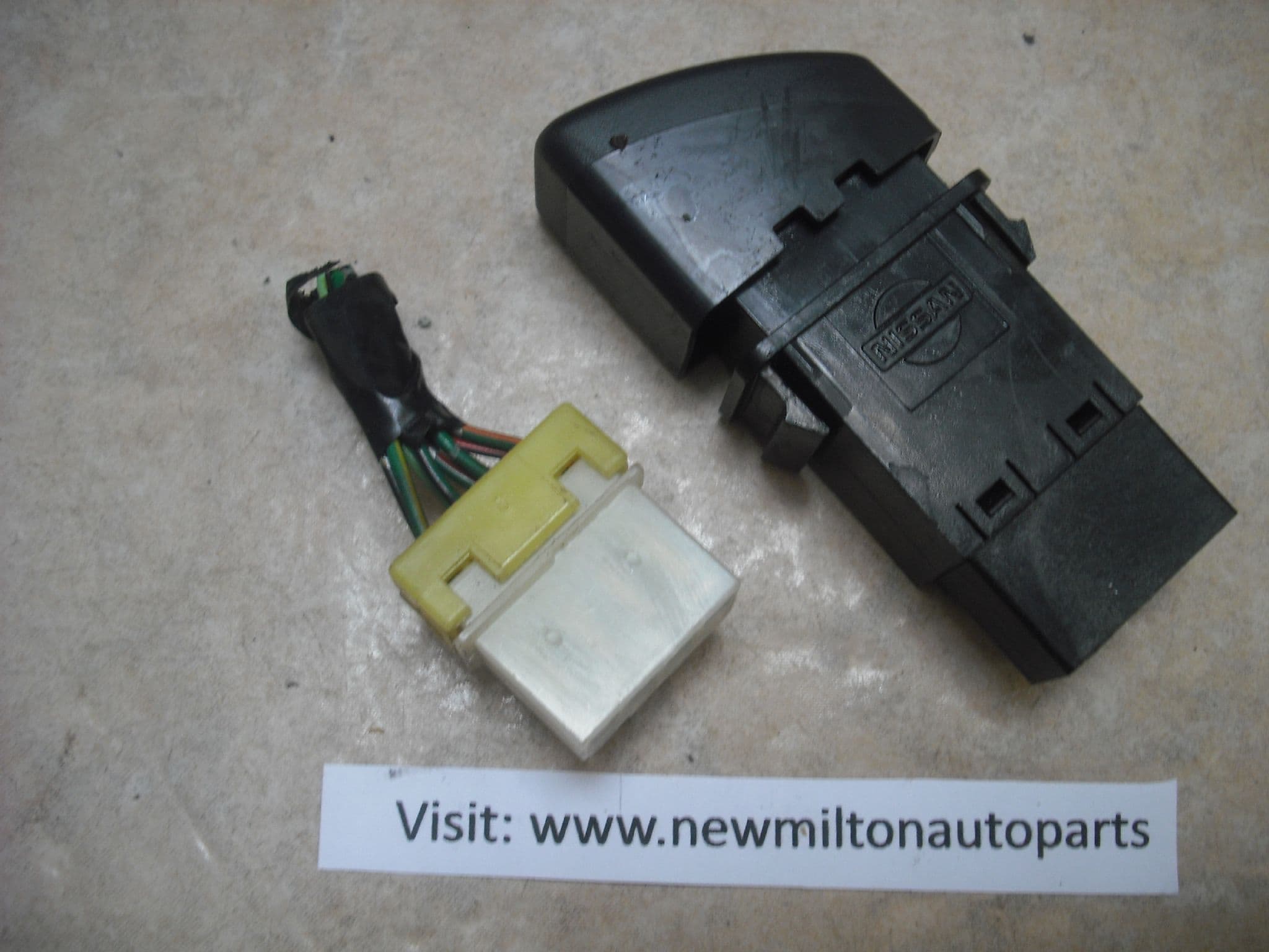 SOLD SOLD GENUINE NISSAN MICRA K11 HAZARD WARNING LIGHT SWITCH
