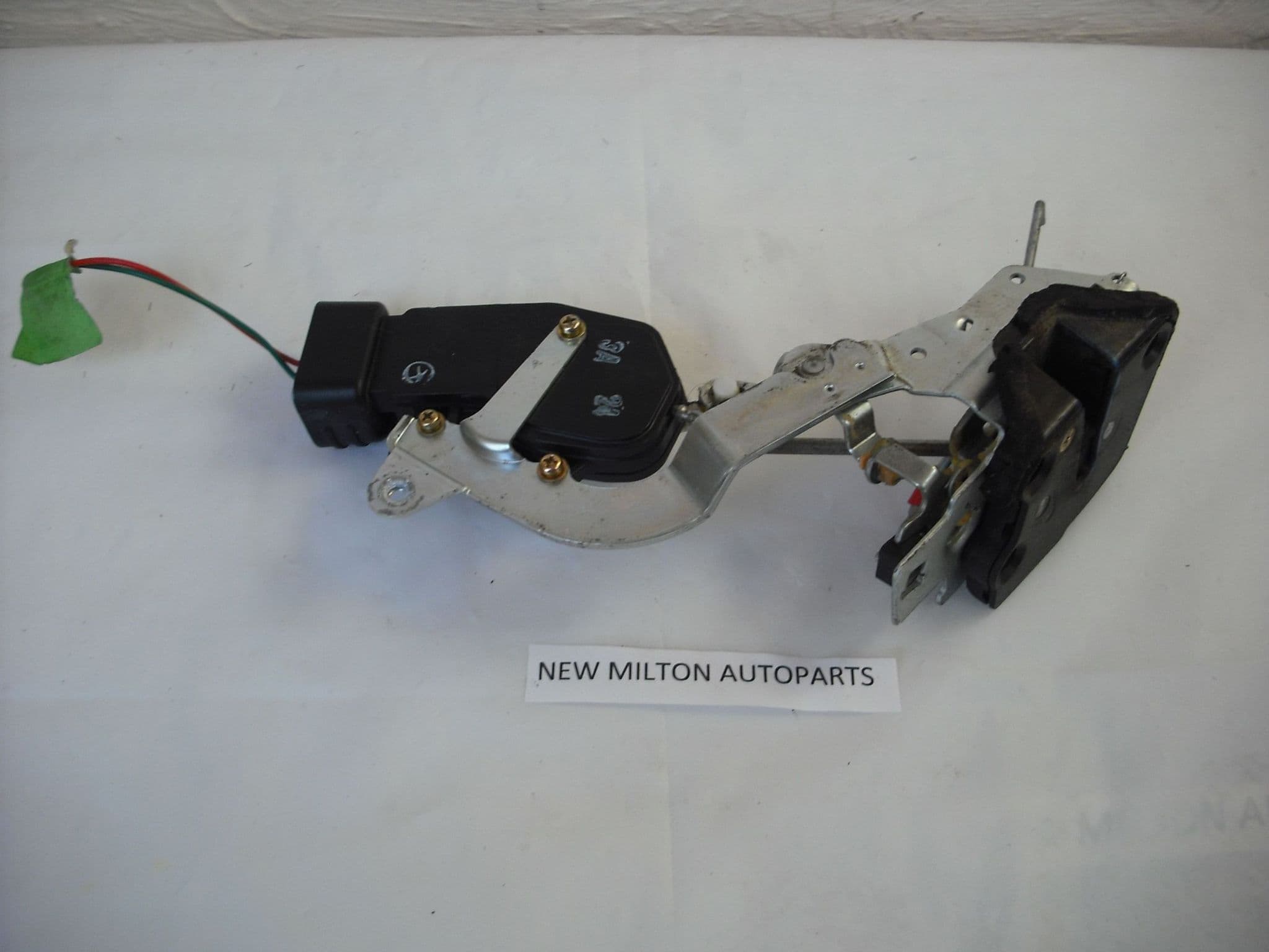 SUZUKI JIMNY TAILGATE BOOT LOCK CATCH WITH CENTRAL LOCKING SOLENOID