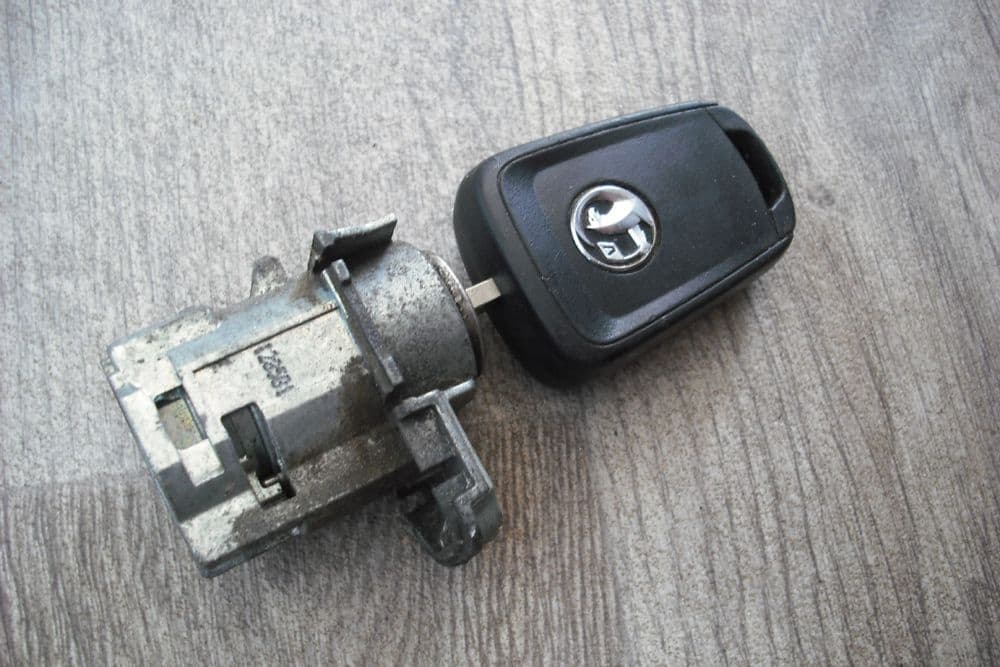 VAUXHALL ASTRA MK6 J DRIVERS DOOR LOCK BARREL AND KEY
