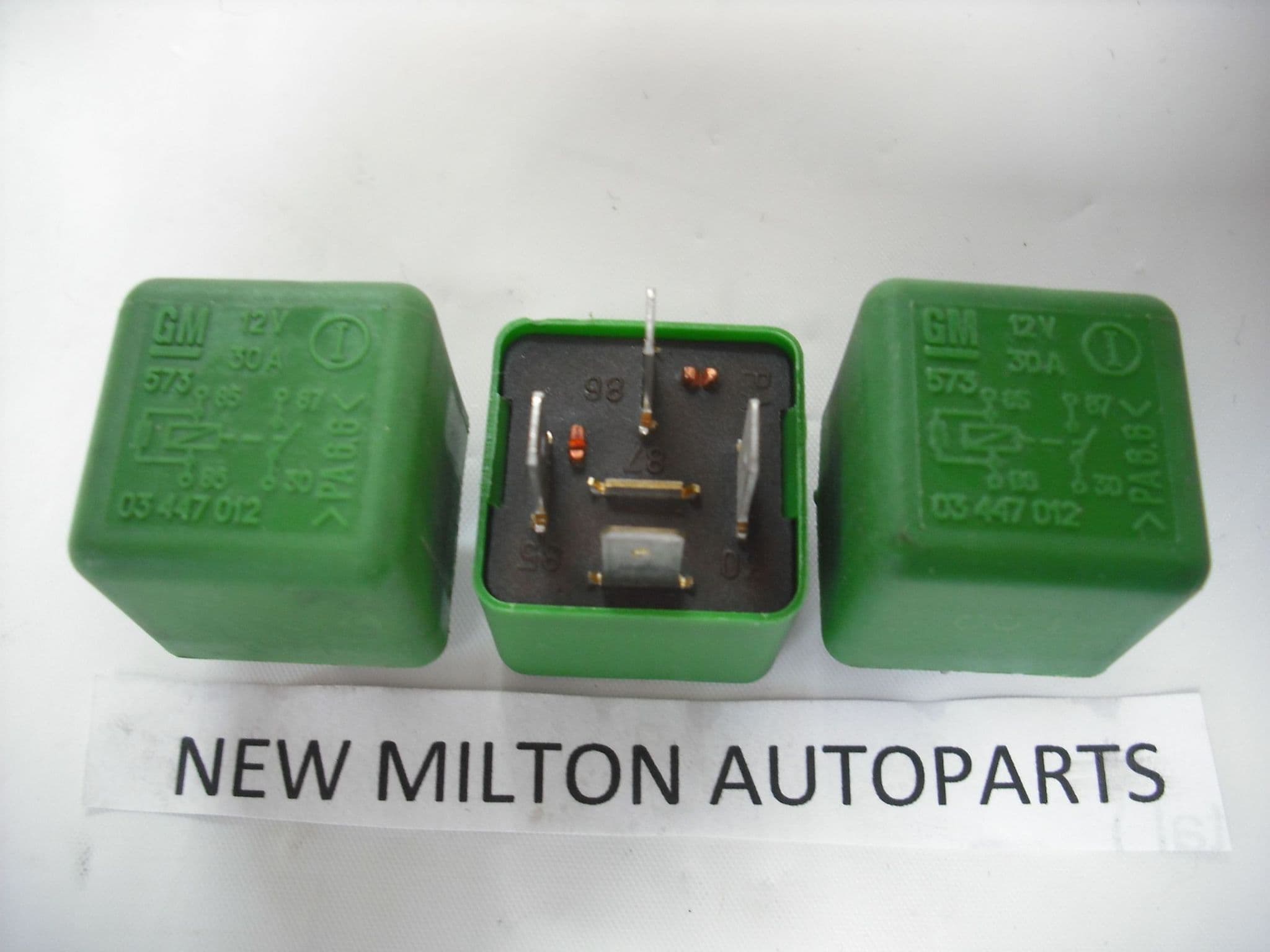 VAUXHALL ZAFIRA 3 ORIGINAL RELAYS GREEN 03 447 012