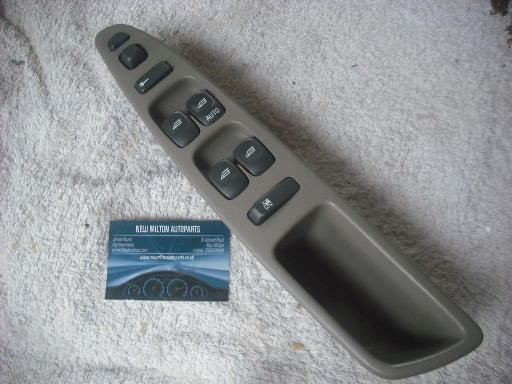 VOLVO V40 S40 FRONT DRIVERS DOOR ELECTRIC WINDOW AND DOOR MIRROR ...