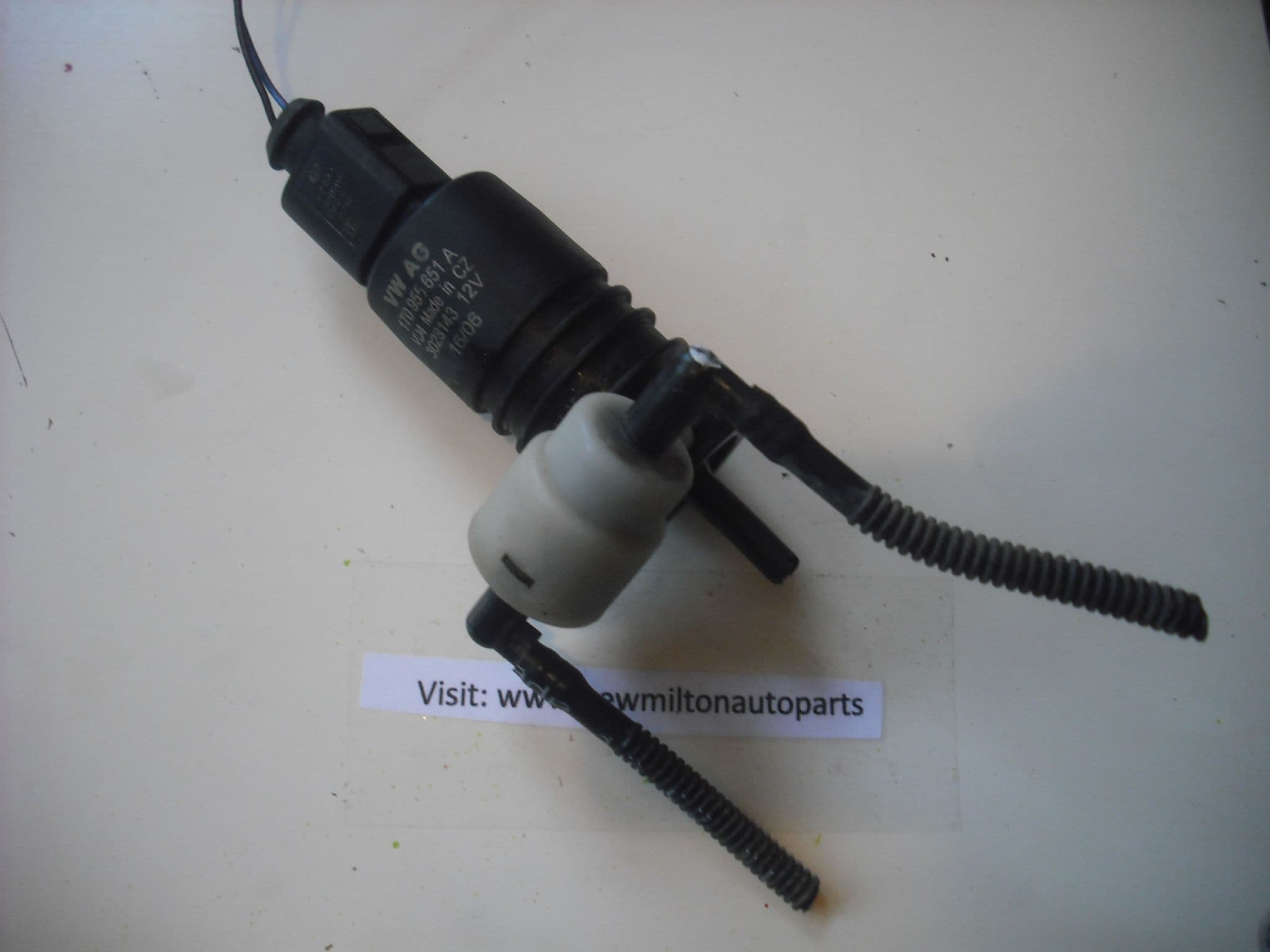 Mid Valley Windshield Washer Pump For Porsche 924/944, Audi, VW (1973-1987) – Replaces 823955651 - View #4