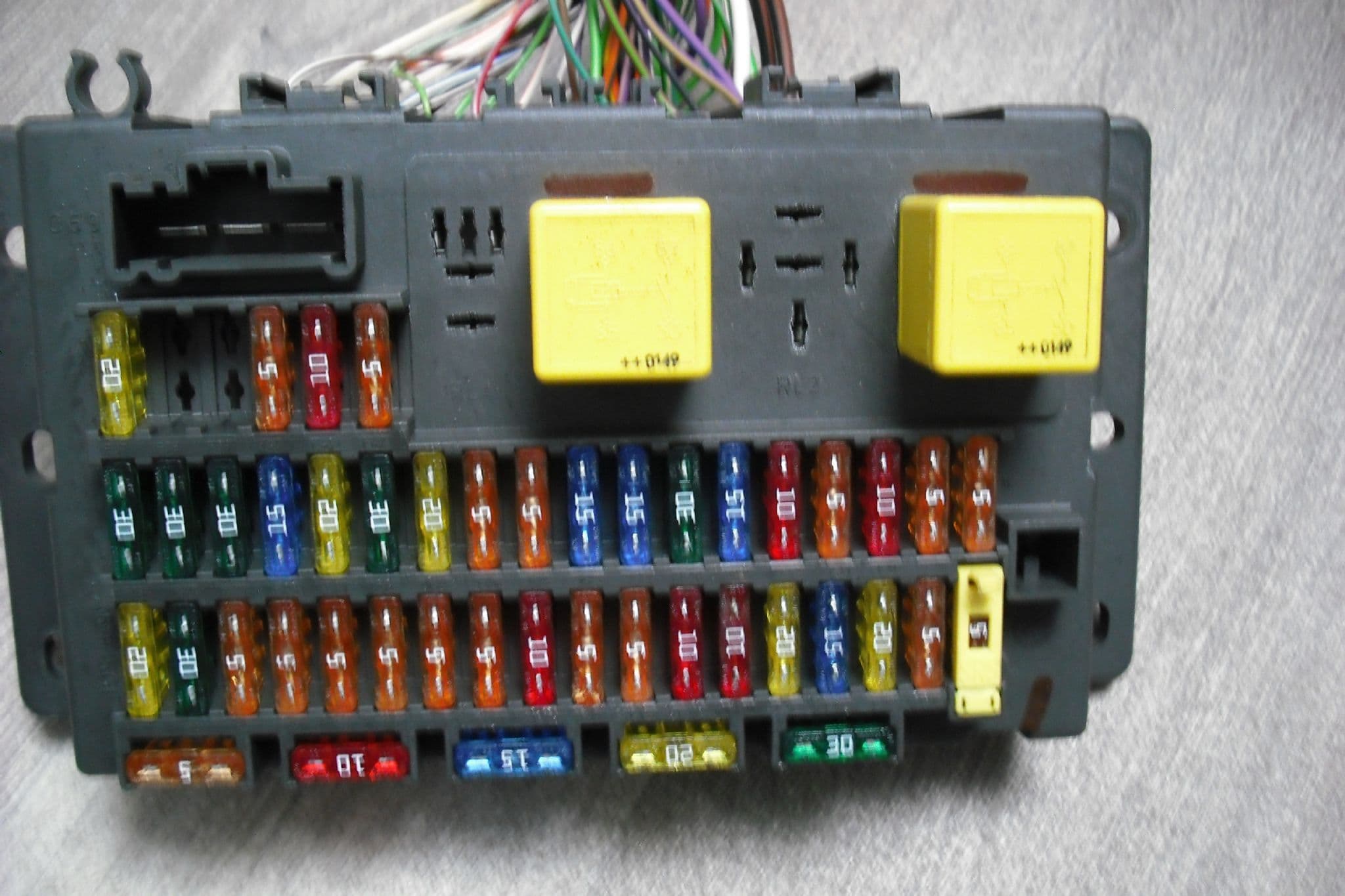 YQE 103139 518174602 ROVER 75 FUSE BOX