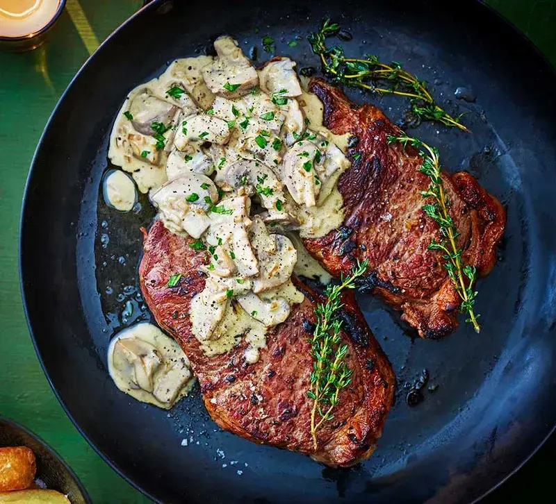 Valentine's One-Pan Sirloin Steak with Creamy Mushroom Sauce