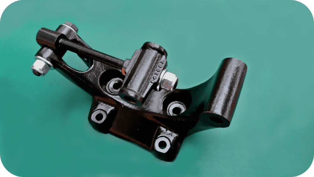 ETC5680 : 24V Generator Mounting Bracket. MILITARY DEFENDER FFR. OE.