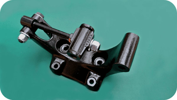 ETC5680 : 24V Generator Mounting Bracket. MILITARY DEFENDER FFR. OE.