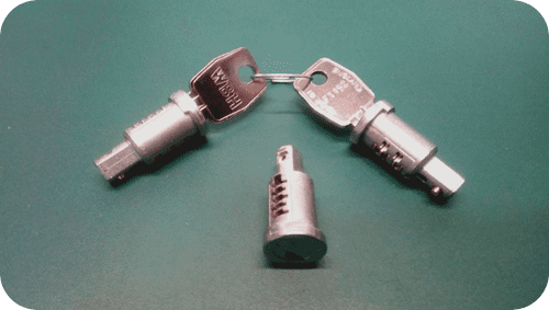 Land Rover : MTC6504. 3/Barrel, 2/Key Lock Set. OE.