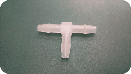 Land Rover : RRC8266. Tee - Hose. OE.