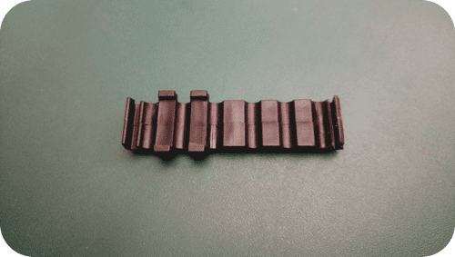 Land Rover : SGK100990. Clip - Brake Pipe Treble. OE.